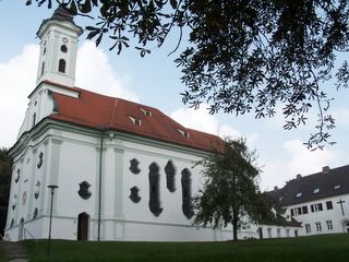 Rokoko-Juwel St. Thekla und ein Teil des angegliederten Karmelitinnen-Klosters